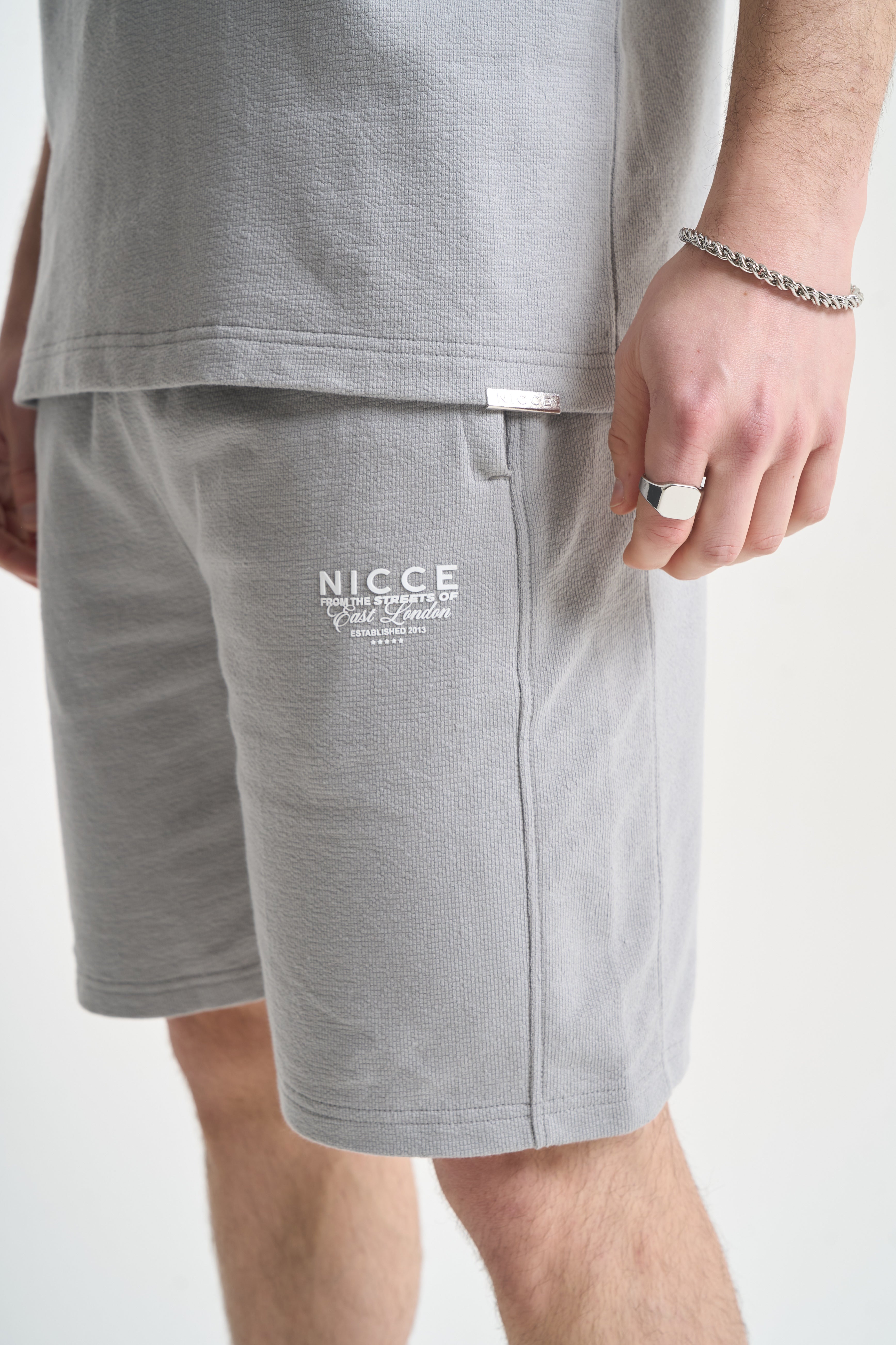 Cera Shorts Circular